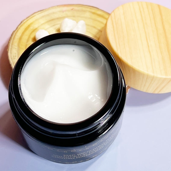 Ultimate Youth Revival Cream - Transform Your Skin with Powerful Anti-Aging Formula - Image 3
